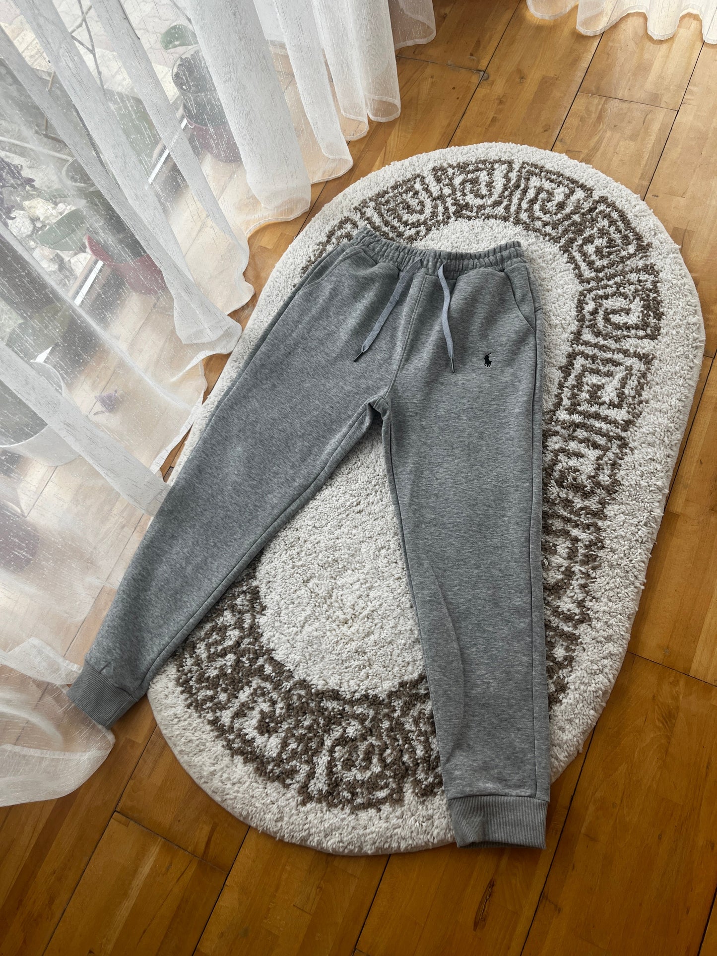 Pantaloni de trening gri